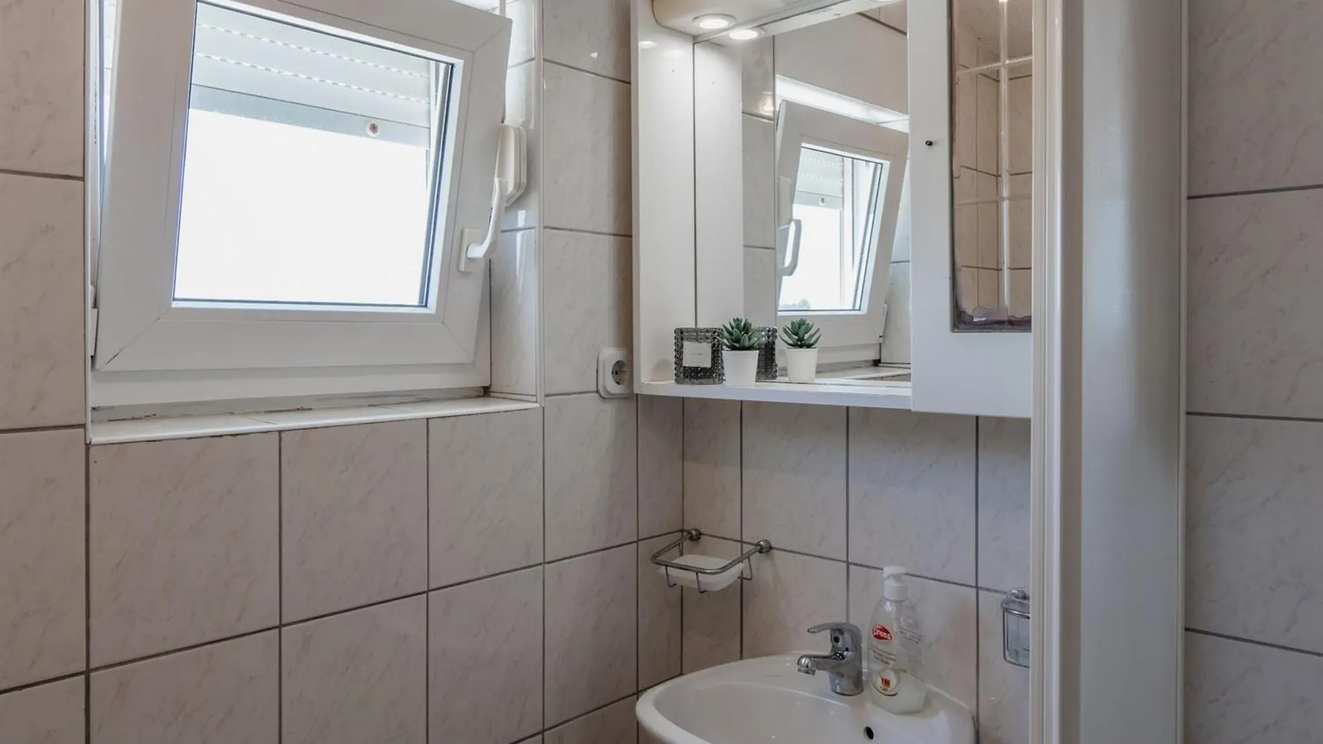 Apartments Ivancevic Vir 0*,  Croatia
